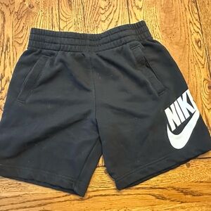 Nike boys athletic knot shorts sz M